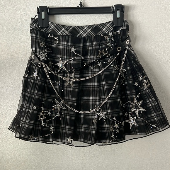NIP STARS AND STRIPES PLAID SKIRT WITH MESH DETAIL AND CHAIN BELT - Picture 4 of 7
